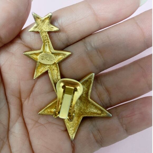 Kenneth Jay Lane Single
Trio Star Clip On Earring Missing Pair - Picture 4 of 4